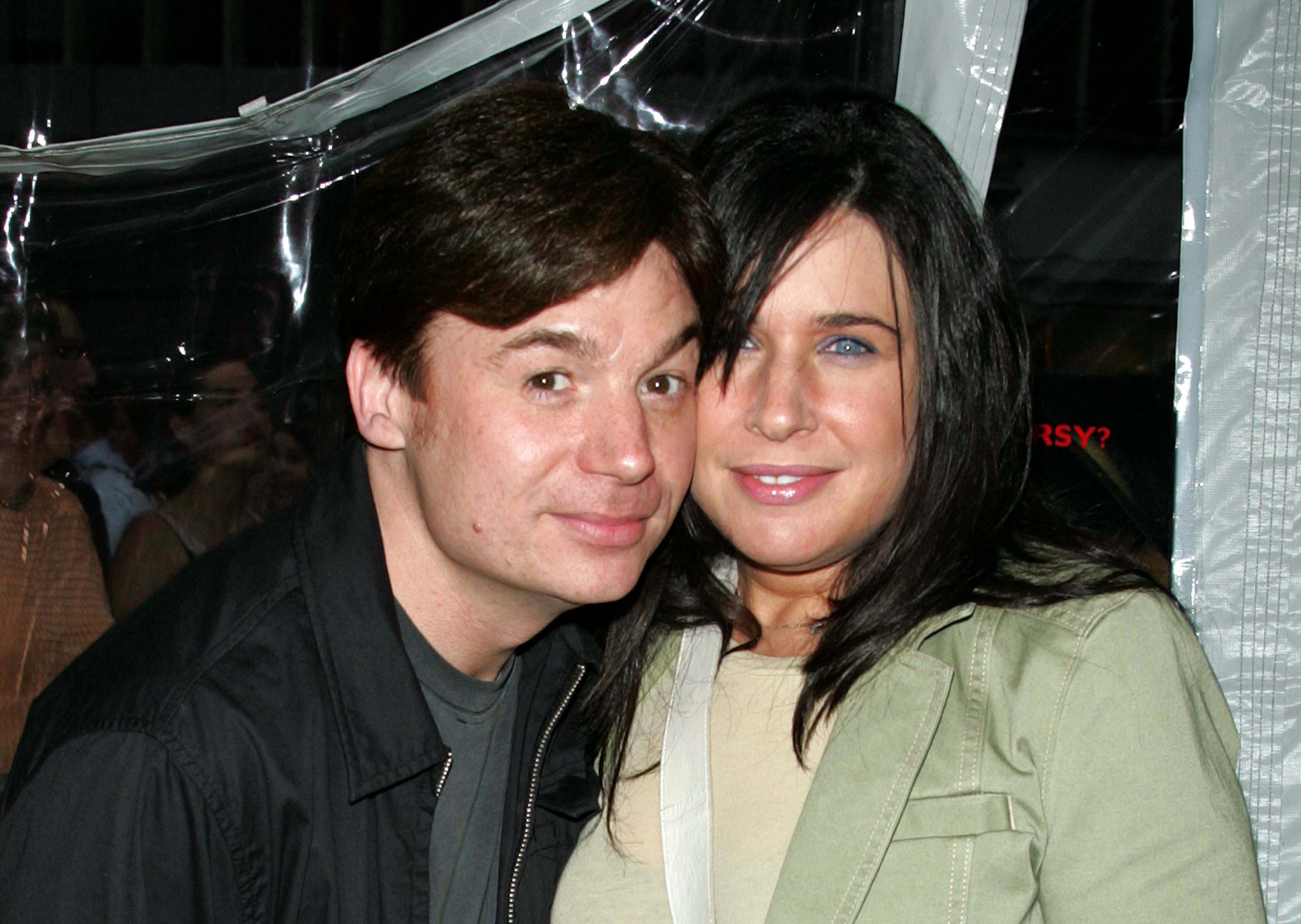 Mike Myers and wife Robin Ruzan at the screening of "Fahrenheit 9/11" on June 14, 2004, New York | Source: Getty Images