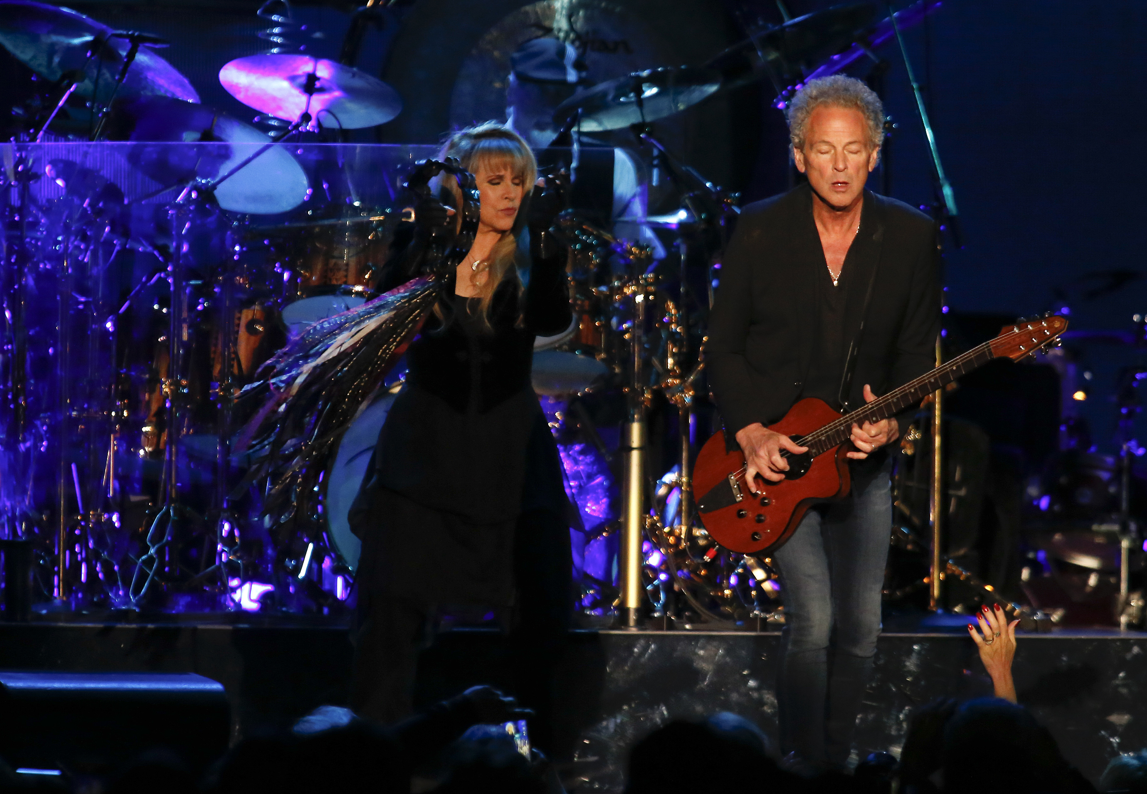 Stevie Nicks and Lindsey Buckingham jam together in Los Angeles, California on November 29, 2014 | Source: Getty Images