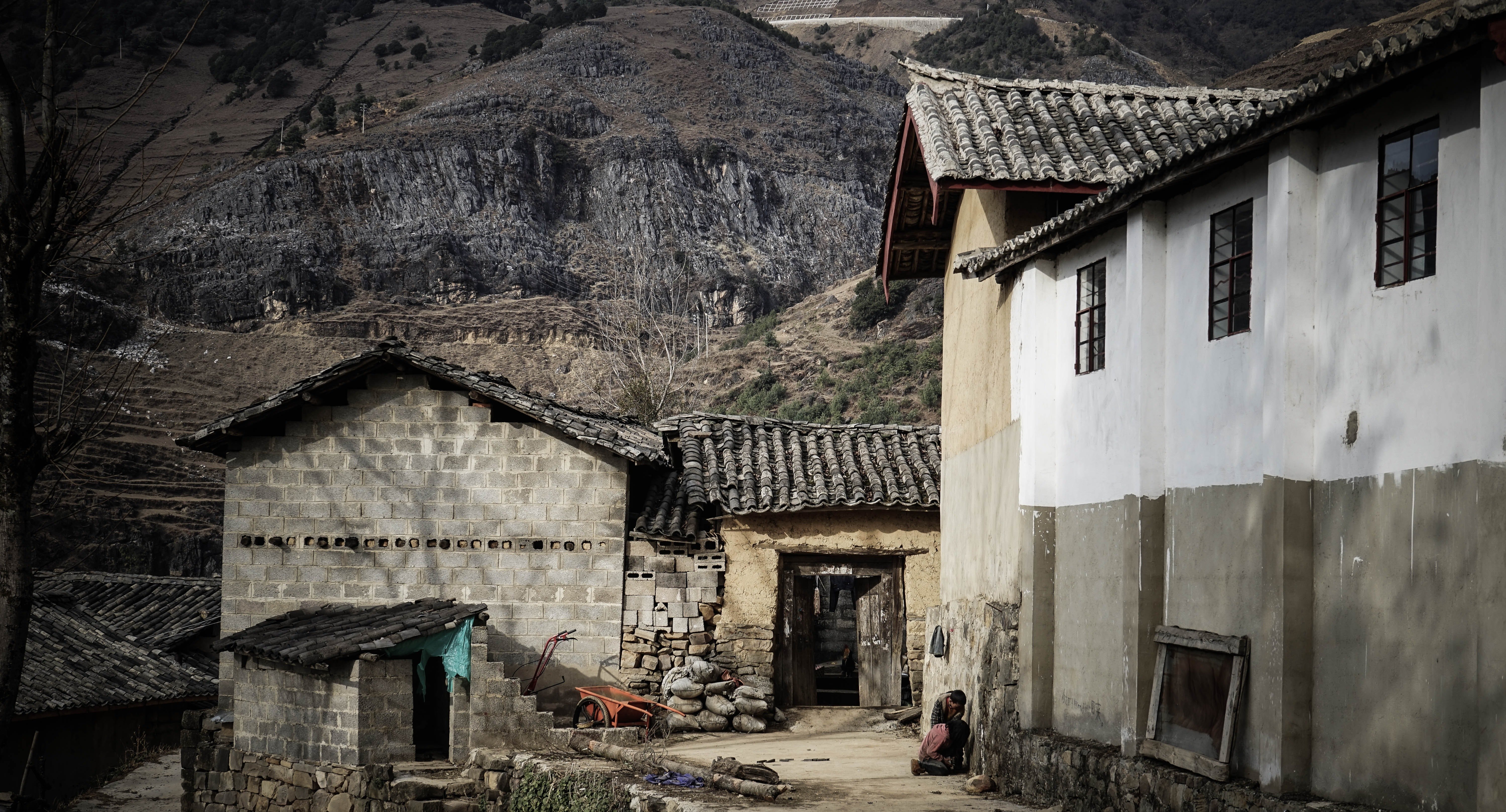 Pictured - A village near a mountain cliff | Source: Pexels 