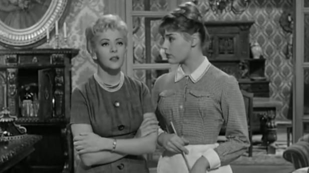 Silvia Pinal & Elke Sommer en la película italiana "Uomini e Nobiluomini", 1959. | Foto: Wikimedia.org