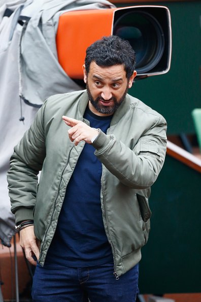 Cyril Hanouna participe à la 8ème Journée Portes Ouvertes du tennis français à Roland Garros le 29 mai 2016 à Paris | Getty Images