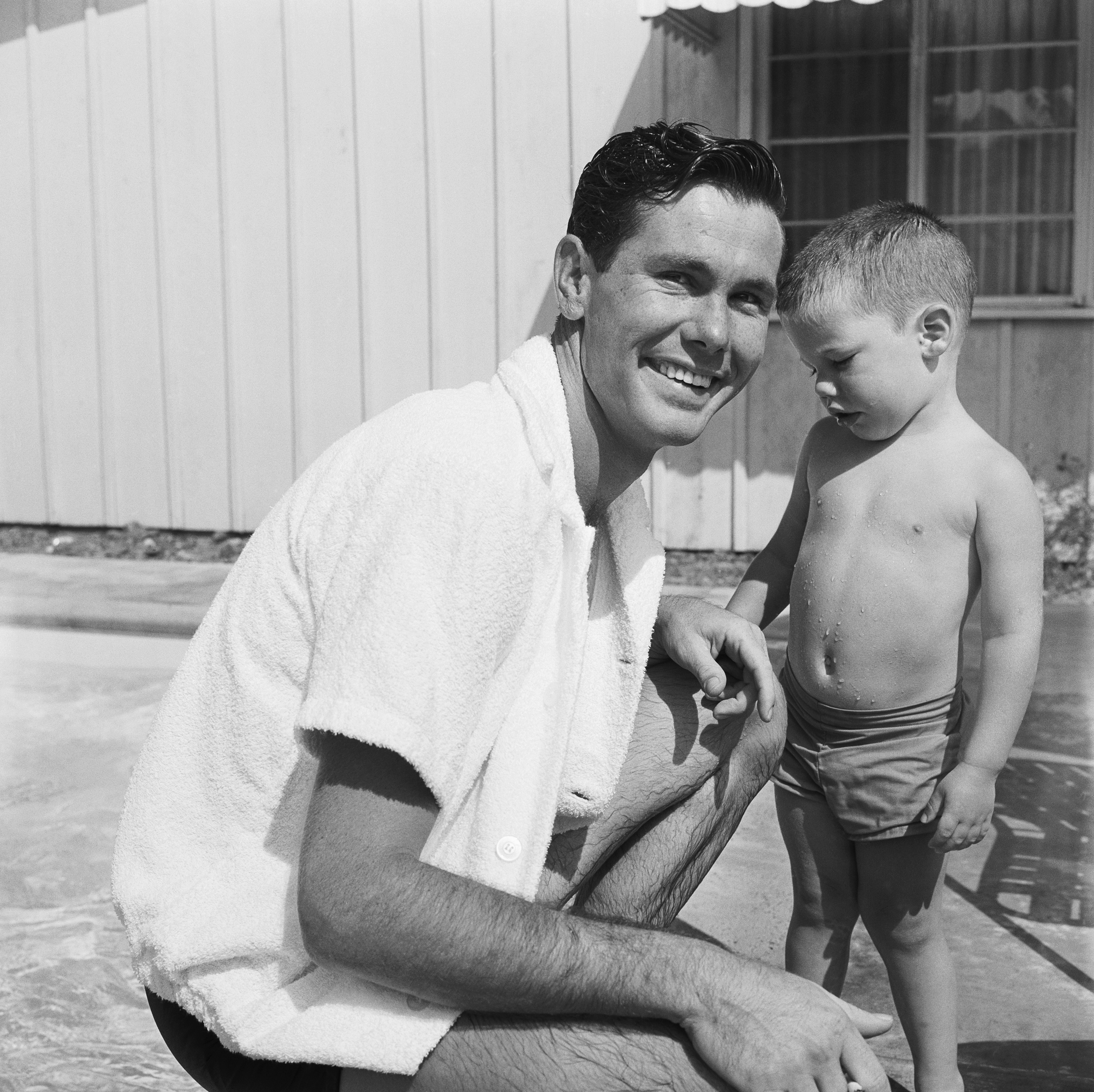 Johnny Carson and son Cory on July 5, 1956, in Los Angeles, California. | Source: Getty Images
