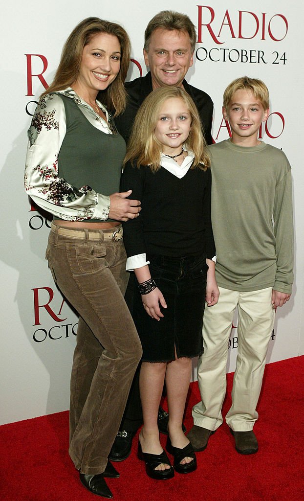Lesley Sajak, Pat Sajak, daughter Maggie and Son Patrick at "Radio" Hollywood Premiere on October 14, 2003 | Photo: Getty Images