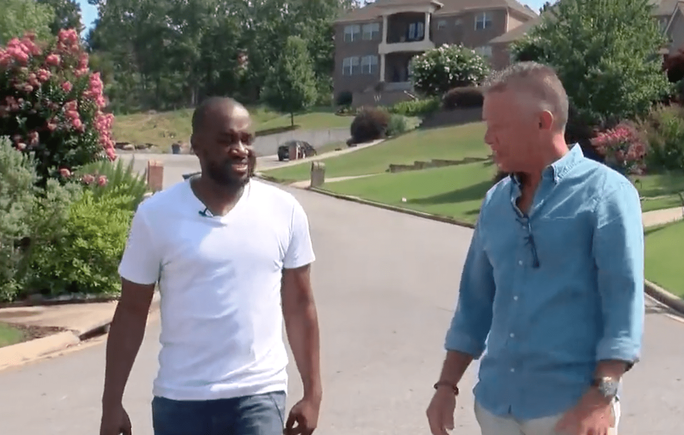 Neighbor details where he found a man lying on the ground before he started with chest compressions | Photo: Youtube/FOX 16 KLRT