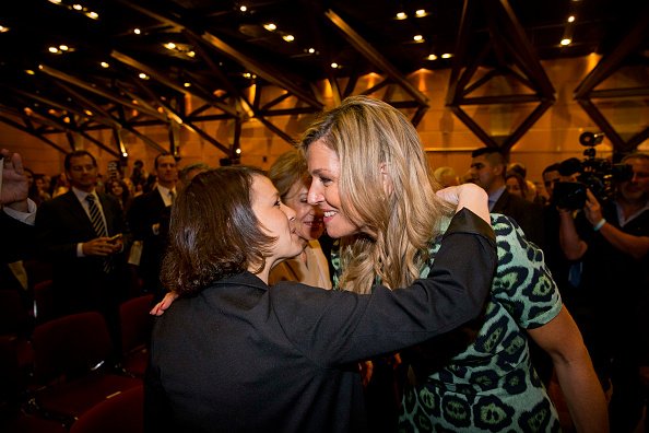 Ines Zorreguieta mit ihrer Schwester der Königin Maxima der Niederlande am 11. Oktober 2016 in Amsterdam, Niederlande | Quelle: Getty Images