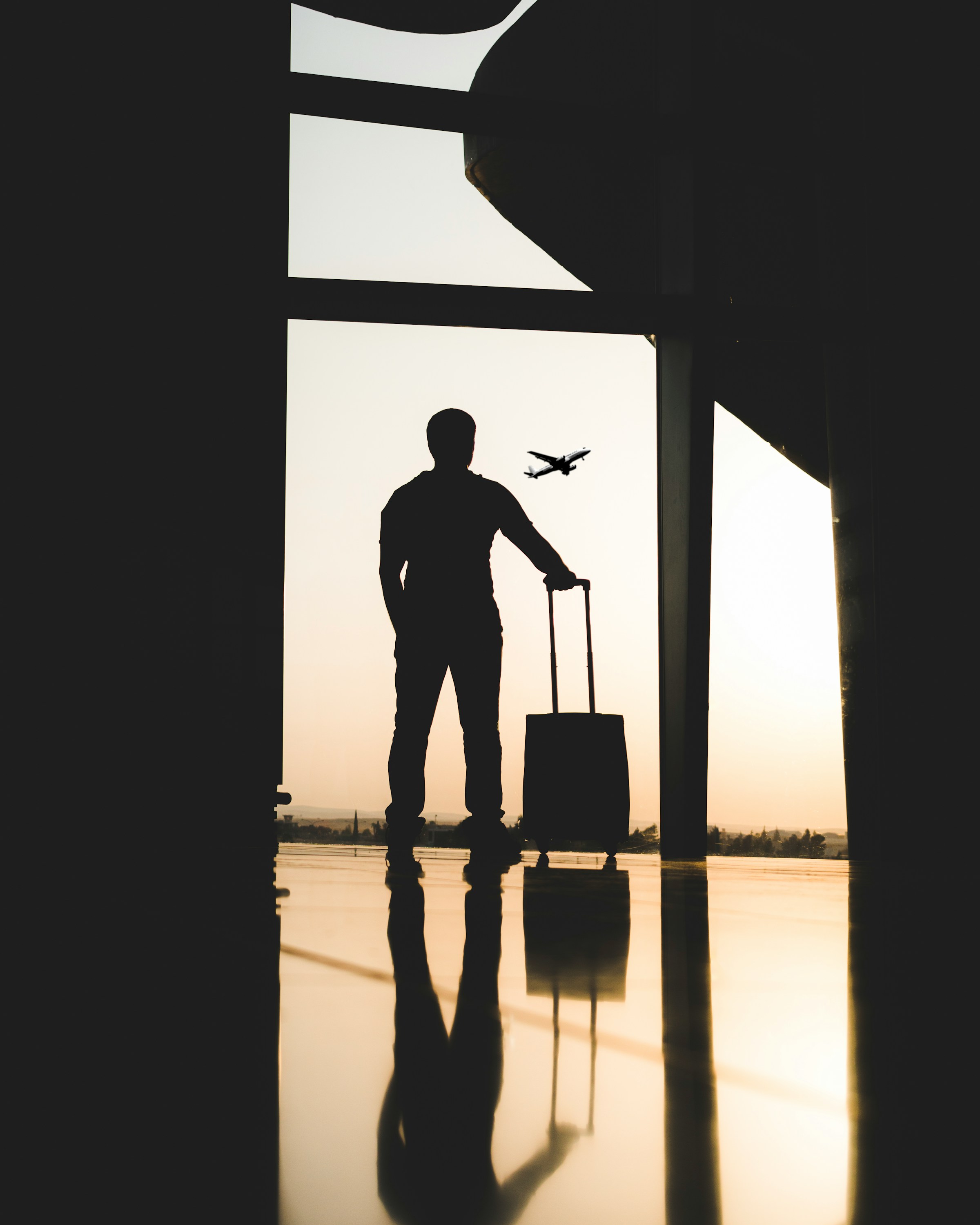 A man with suitcase in an airport | Source: Unsplash