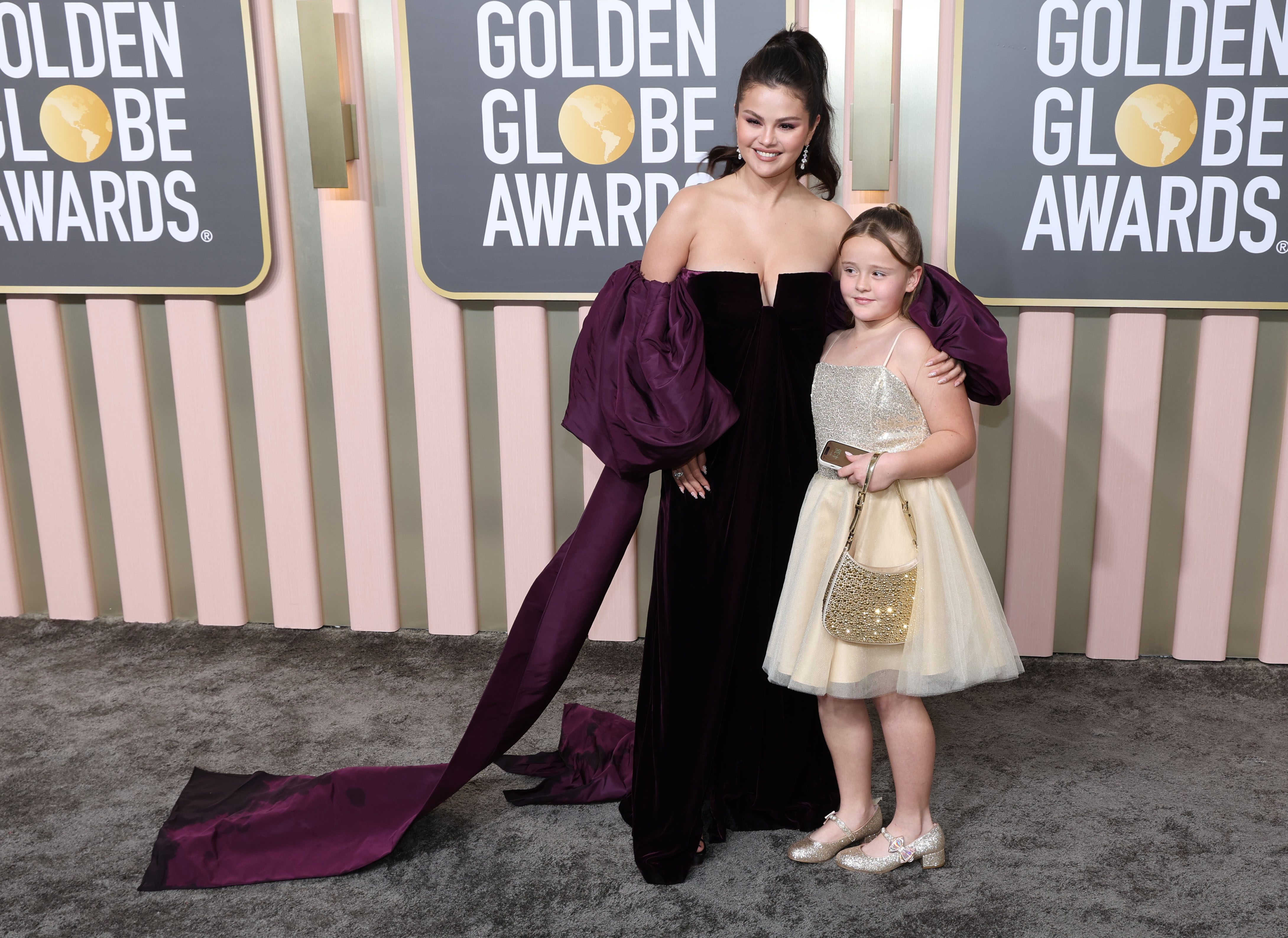 Selena Gomez and her sister Gracie Elliott Teefey arrive to the 80th Golden Globe Awards held at the Beverly Hilton Hotel, on January 10, 2023. | Source: Getty Images