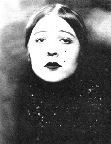 Conchita Piquer, cantante y actriz española. Foto de 1927 de la película El negro que tenía el alma blanca. | Imagen: Wikimedia Commons Conchita Piquer, cantante y actriz española. Foto de 1927 de la película El negro que tenía el alma blanca. | Imagen: Wikimedia Commons