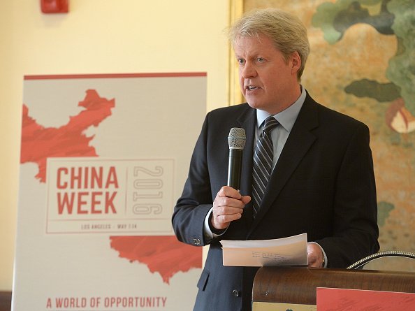 Charles, 9th Earl Spencer delivers remarks at ChinaWeek's Business Summit VIP Dinner at Empress Pavilion on May 11, 2016 | Photo: Getty Images
