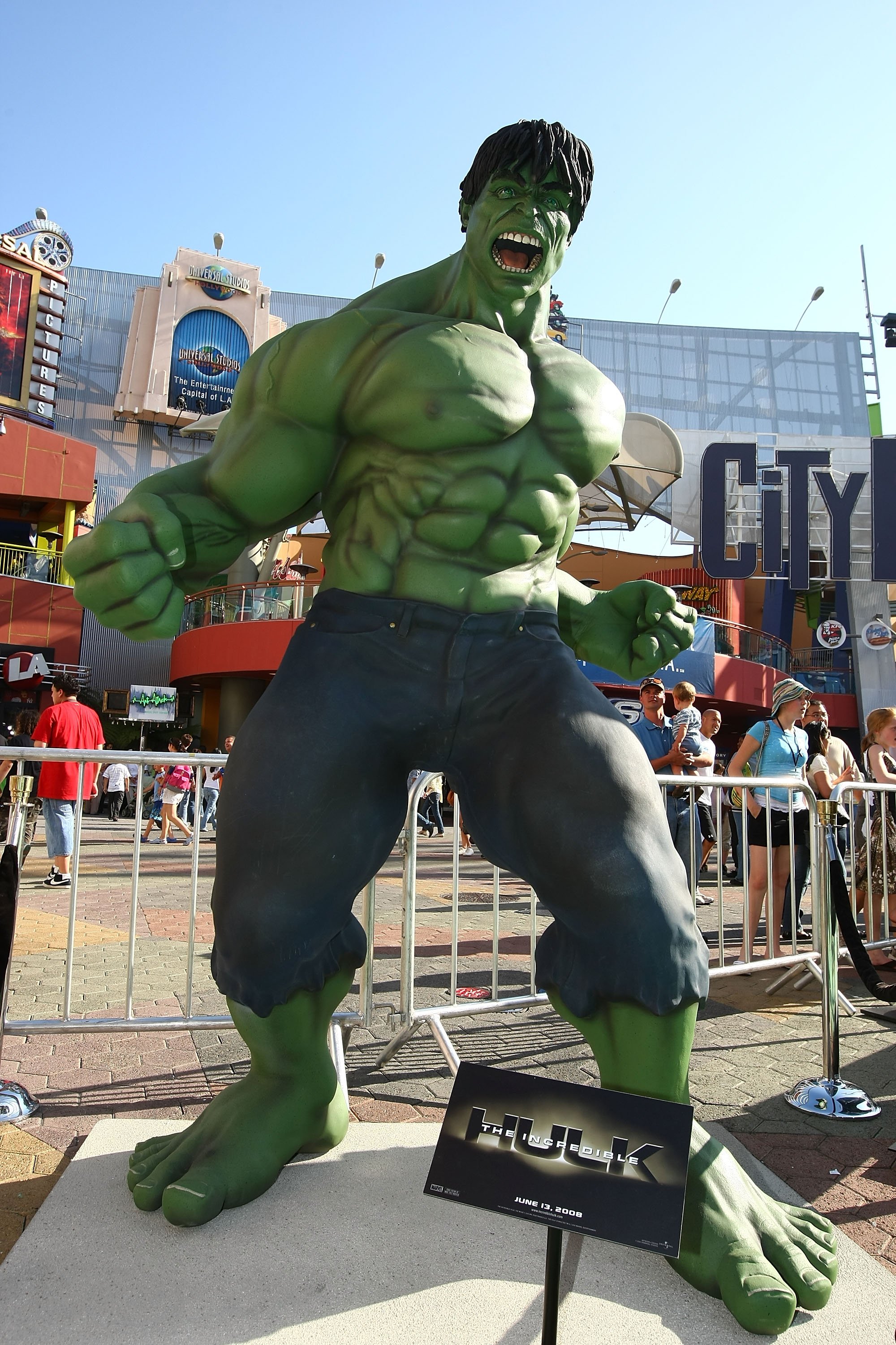 A statue of The Incredible Halk stands near the red carpet at the premiere of Universal Pictures' "The Incredible Hulk" held at the Universal City Walk on June 8, 2008 in Universal City, California. | Source: Getty Images