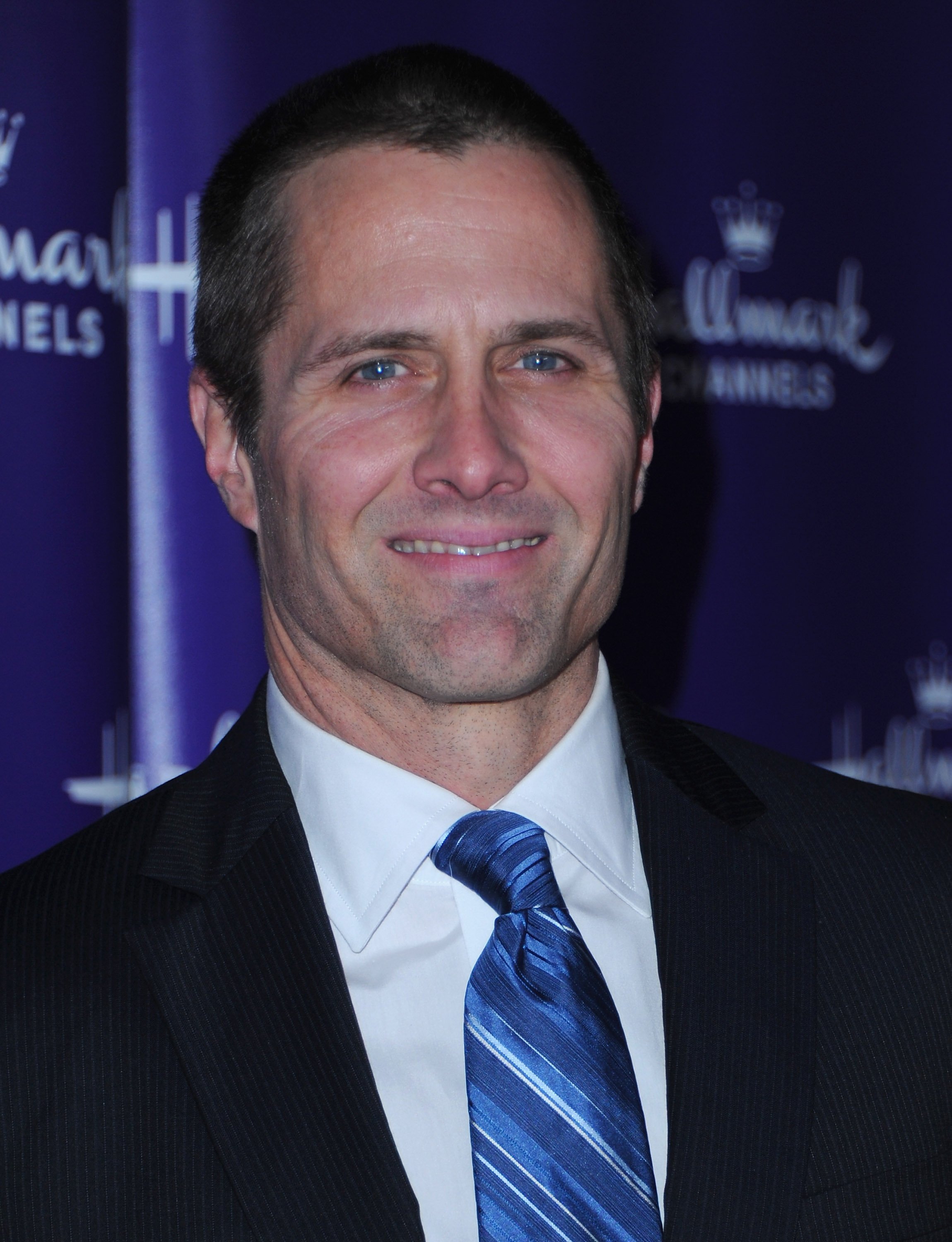 Rob Estes arrives to Hallmark Channel's 2011 TCA Winter Tour Evening Gala on January 7, 2011, in Pasadena, California. | Source: Getty Images.