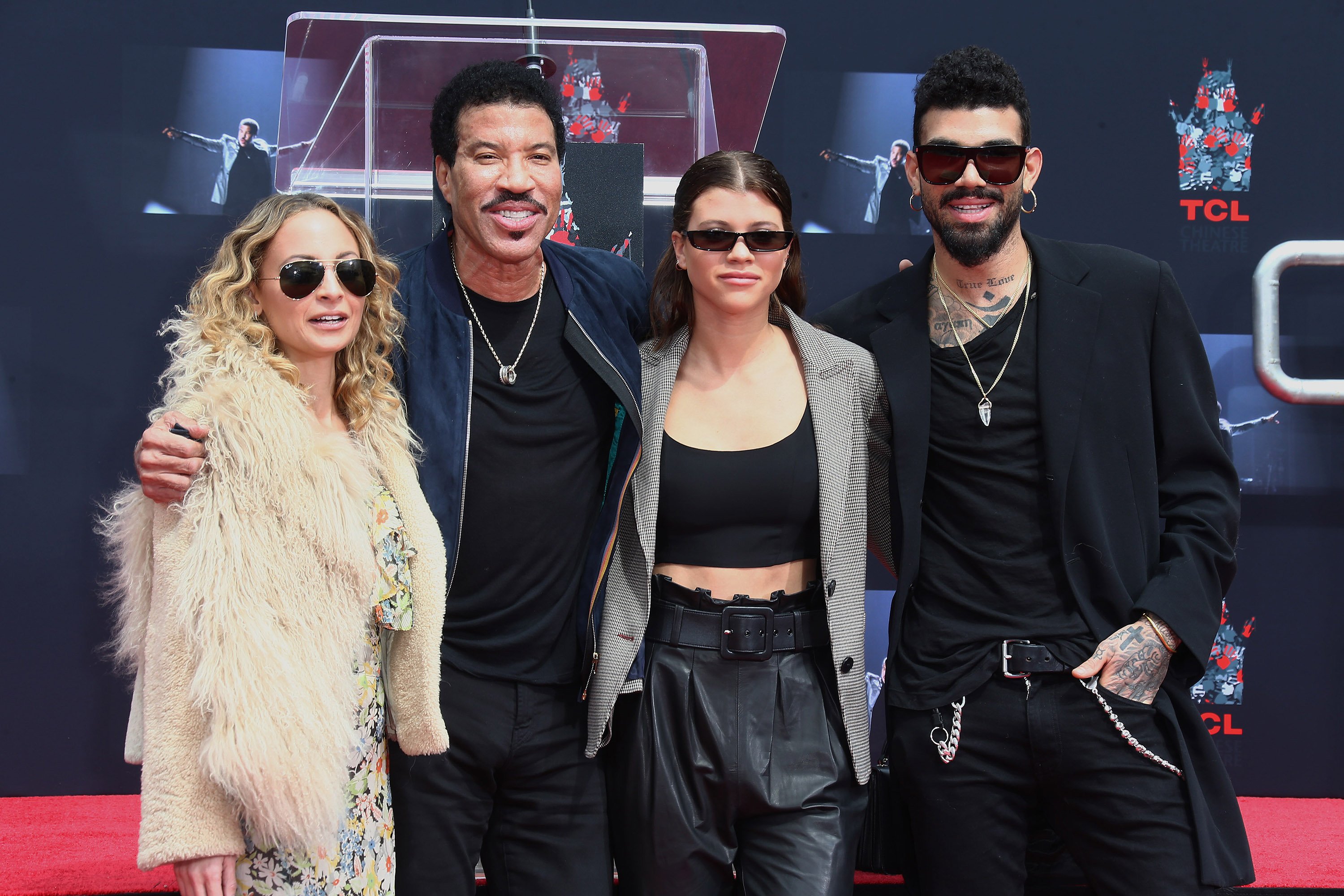 Nicole Richie, Lionel Richie, Sofia Richie and Miles Richie at the Lionel Richie Hand And Footprint Ceremony on March 7, 2018 | Photo: GettyImages