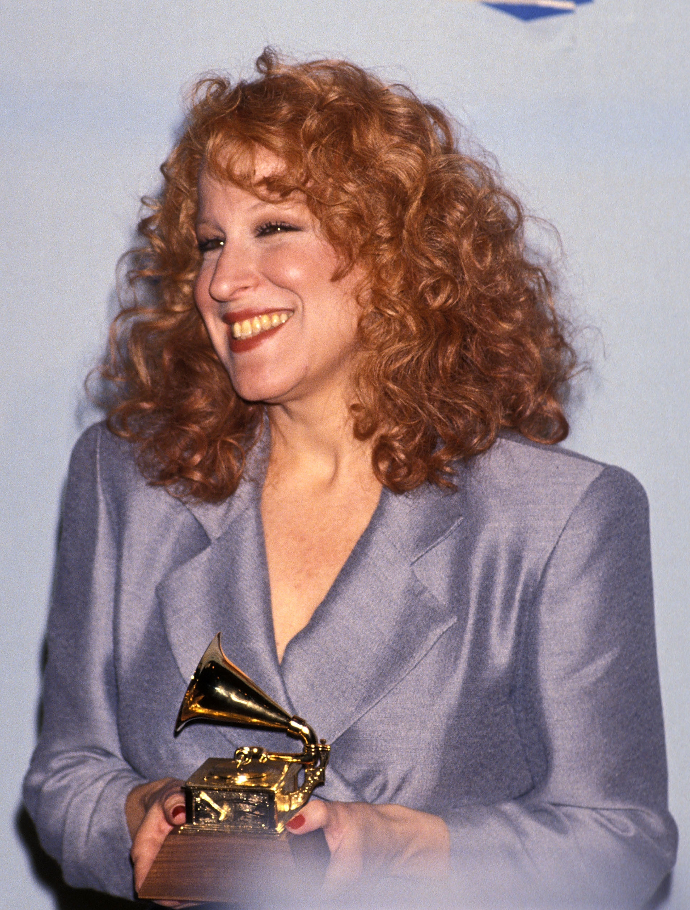 Bette Midler at the 32nd Annual Grammy Awards in Los Angeles, 1990 | Source: Getty Images