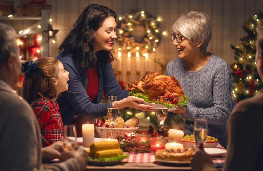 A happy family getting ready to have dinner together | Photo: Shutterstock