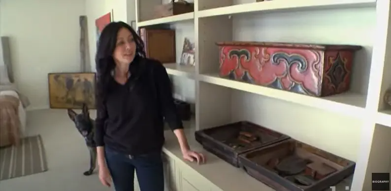 Shannen Doherty house hunting in 2015. | Source: YouTube/Biography