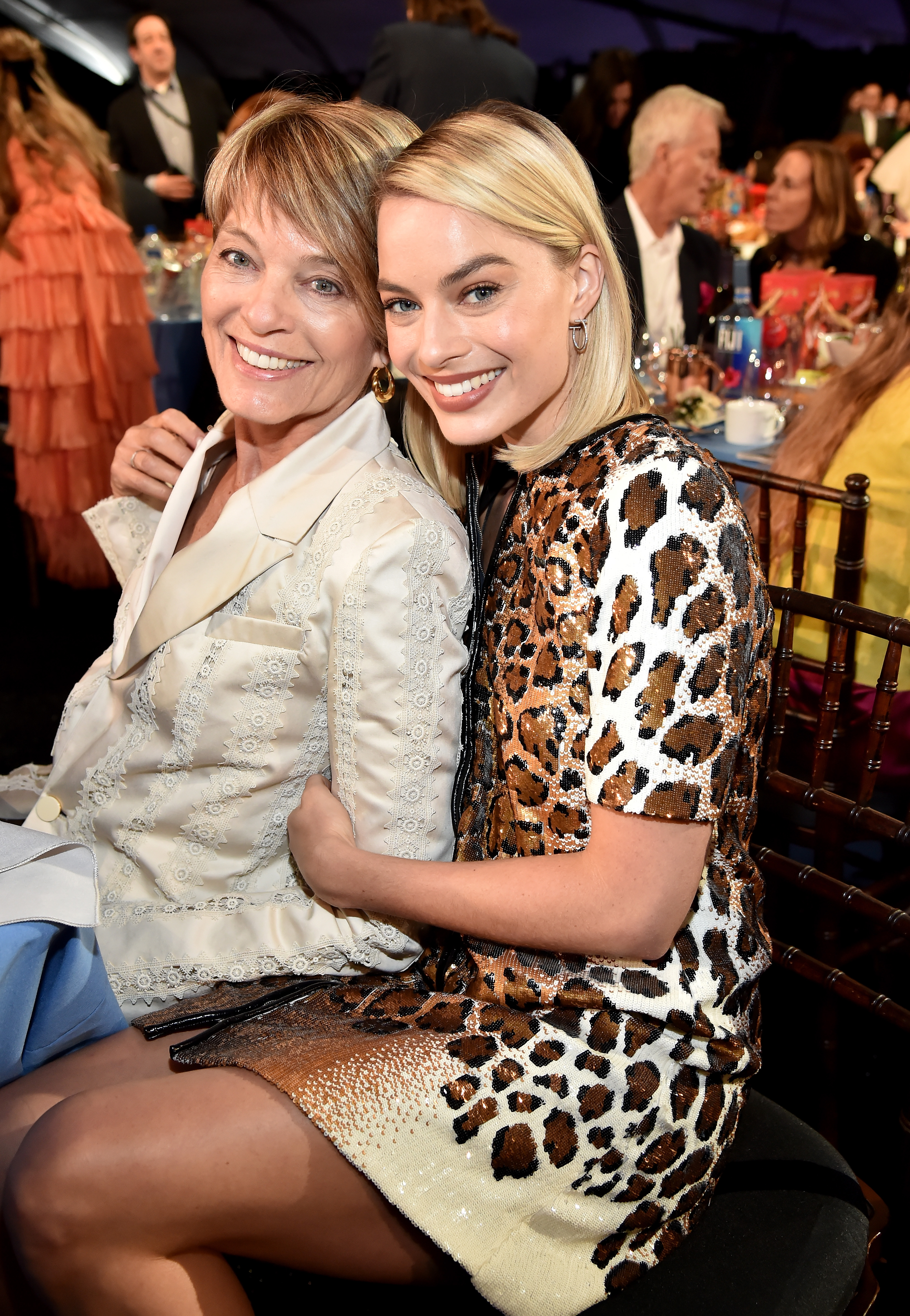 Lachlan Robbie's mother and sister, Sarie Kessler and Margot Robbie, pose during the 2018 Film Independent Spirit Awards on March 3, 2018, in Santa Monica, California | Source: Getty Images