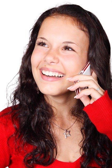 Mujer hablando por teléfono celular. | Foto: Pixabay Mujer hablando por teléfono celular. | Foto: Pixabay