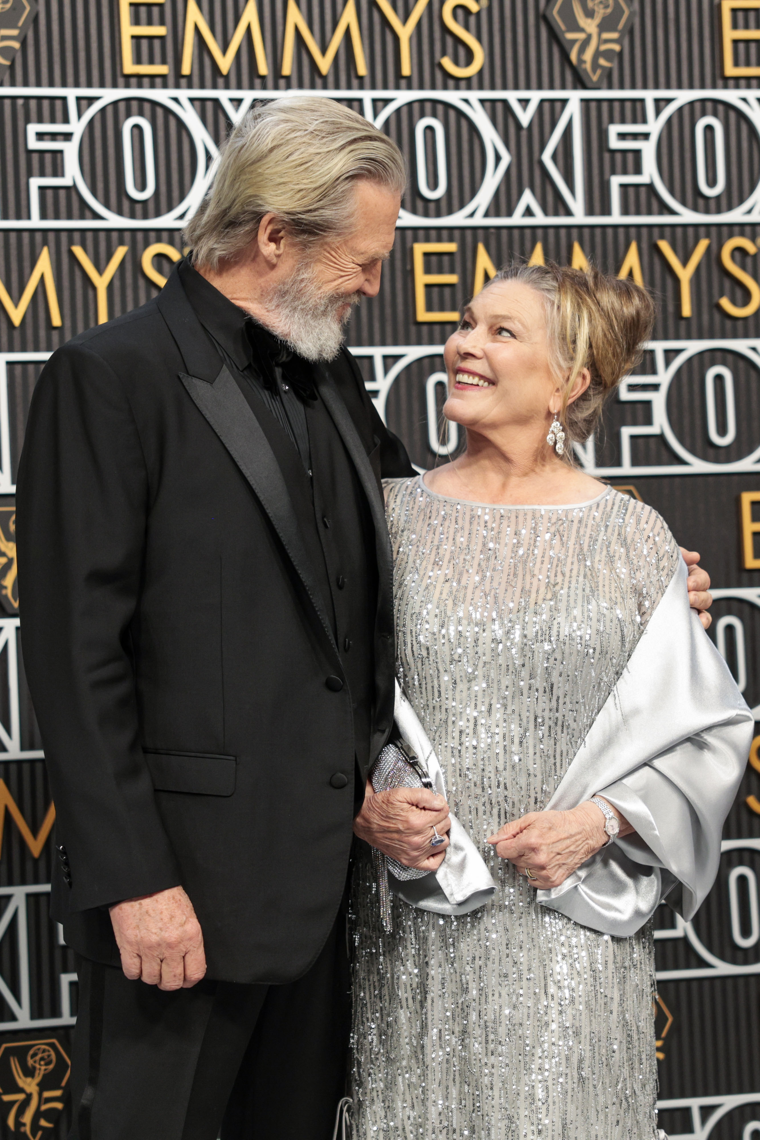 Jeff and Susan Bridges arrive at the 75th Primetime Emmy Awards in Los Angeles on January 15, 2024 | Source: Getty Images