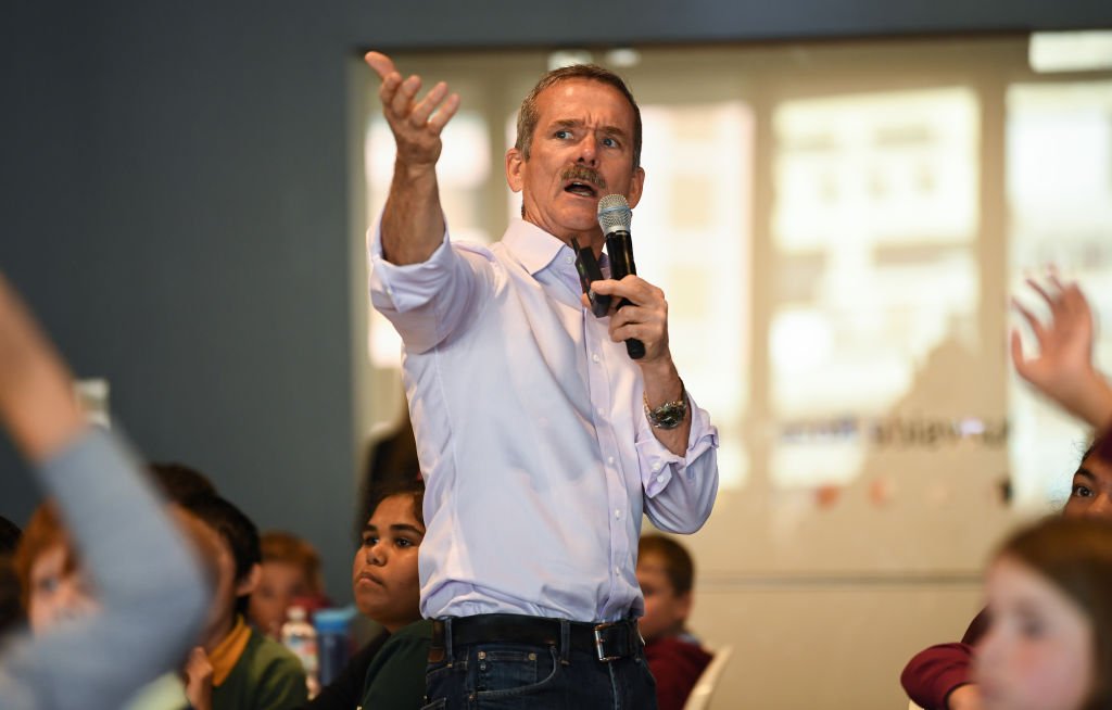 Chris Hadfield speaks with school children during the Amplify festival at Museum of Contemporary Art on June 06, 2019  | Photo: Getty Images