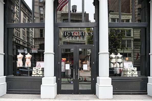 A Victoria's Secret store closed during the COVID-19 pandemic on May 19, 2020 in New York City | Photo: Getty Images