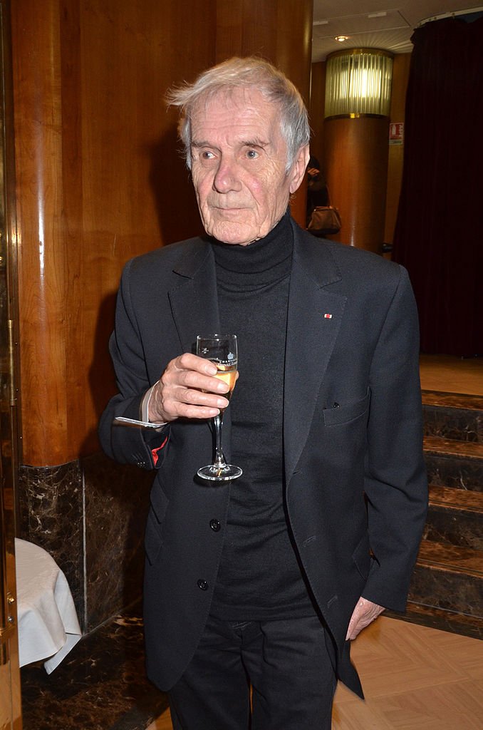 Pierre Schoendoerffer assiste au Prix de La Coupole le 8 juin 2011 à Paris, France. | Photo : Getty Images Pierre Schoendoerffer assiste au Prix de La Coupole le 8 juin 2011 à Paris, France. | Photo : Getty Images
