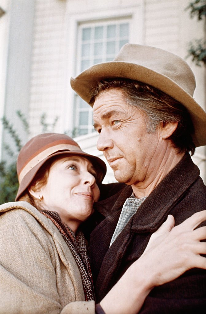 Michael Learned embraces actor Ralph Waite in scene from the TV series "The Waltons." | Photo: Getty Images