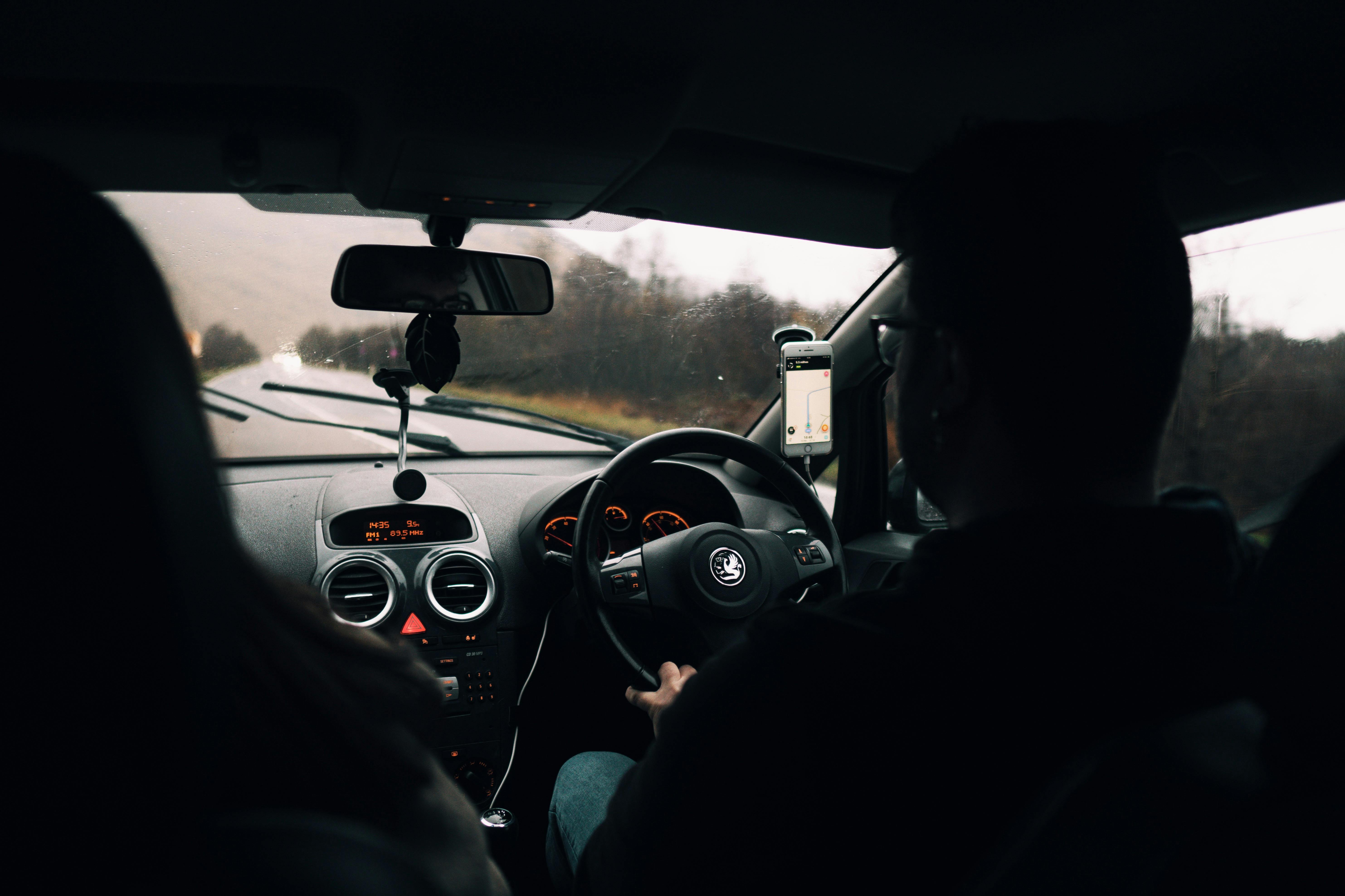 A man and a woman in a car | Source: Pexels