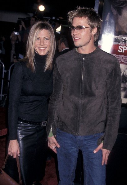 Jennifer Aniston and Brad Pitt on November 19, 2001 at Mann National Theatre in Westwood, California. | Photo: Getty Images