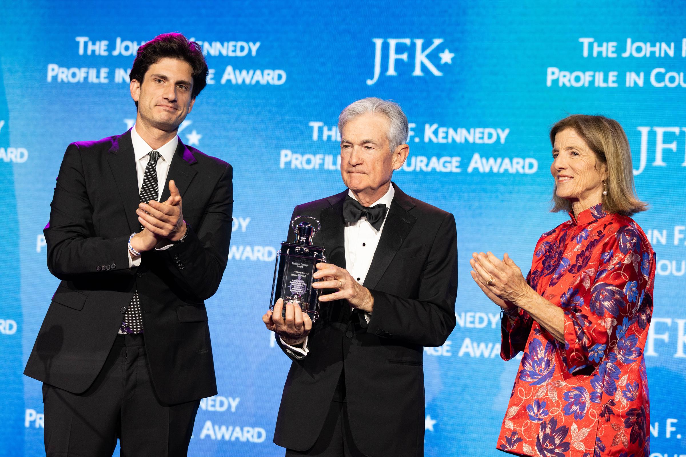 Tatiana Schlossberg's mother and brother clapped with the distinguished award recipient, but there was an air of someone missing. | Source: Getty Images