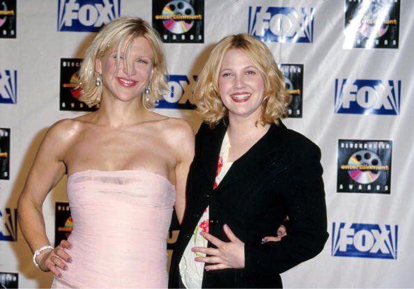 Courtney Love and Drew Barrymore at Shrine Auditorium in Los Angeles, California, United States. | Photo: Getty Images