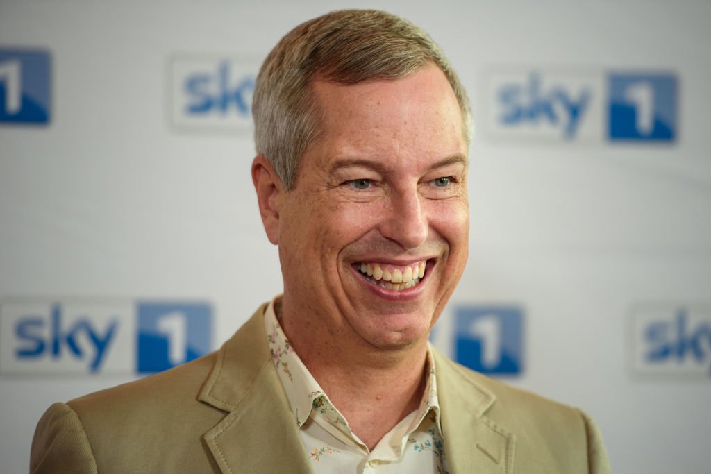 Thomas Hermanns, Fernsehmoderator und Comedian, steht im Rahmen eines Pressetermins für die neue Staffel des "Quatsch Comedy Club" vor einer Logo-Wand des Senders Sky. (Foto von Gregor Fischer / Bildallianz über Getty Images) I Quelle: Getty Images