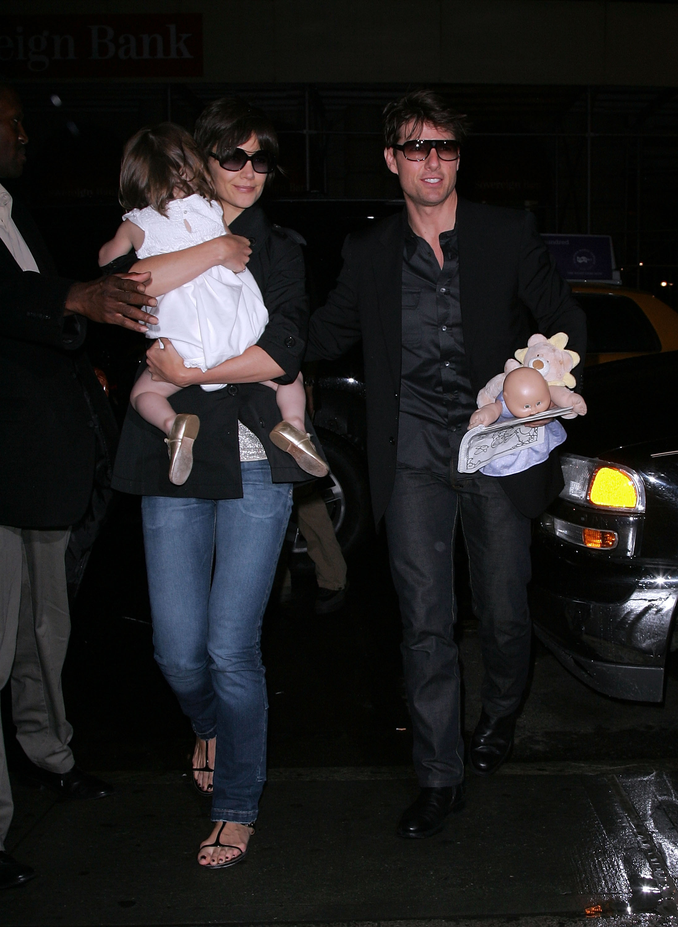 Katie Holmes, Suri, and Tom Cruise spotted out in New York City, 2008 | Source: Getty Images