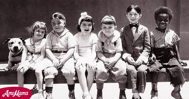 Our Gang (from left: Pete the pup, Darla Hood (1931-1979), US child actress, George McFarland (1928-1993), US child actor, Dorothy DeBorba (1925-2010), Eugene Gordon Lee (1933-2005), Carl Switzer (1927-1959), US child actor, and Billie Thomas (1931-1980)) pose for a publicity portrait, circa 1935.| Source: Getty Images