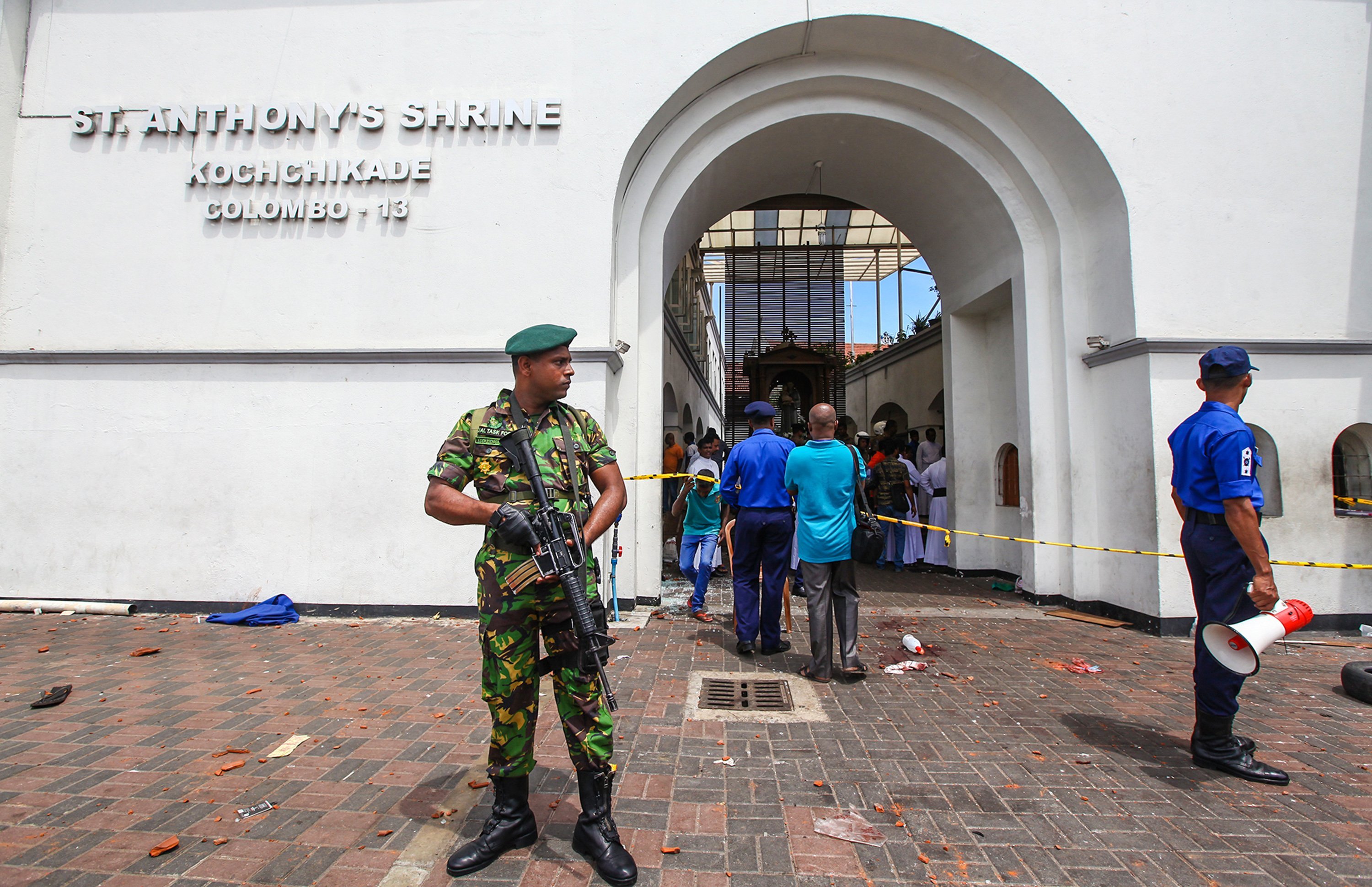 Military forces securing the area around St. Anthony's Shrine after an explosion in St Anthony's Church, in Kochchikade, Sri Lanka | Photo: Getty Images