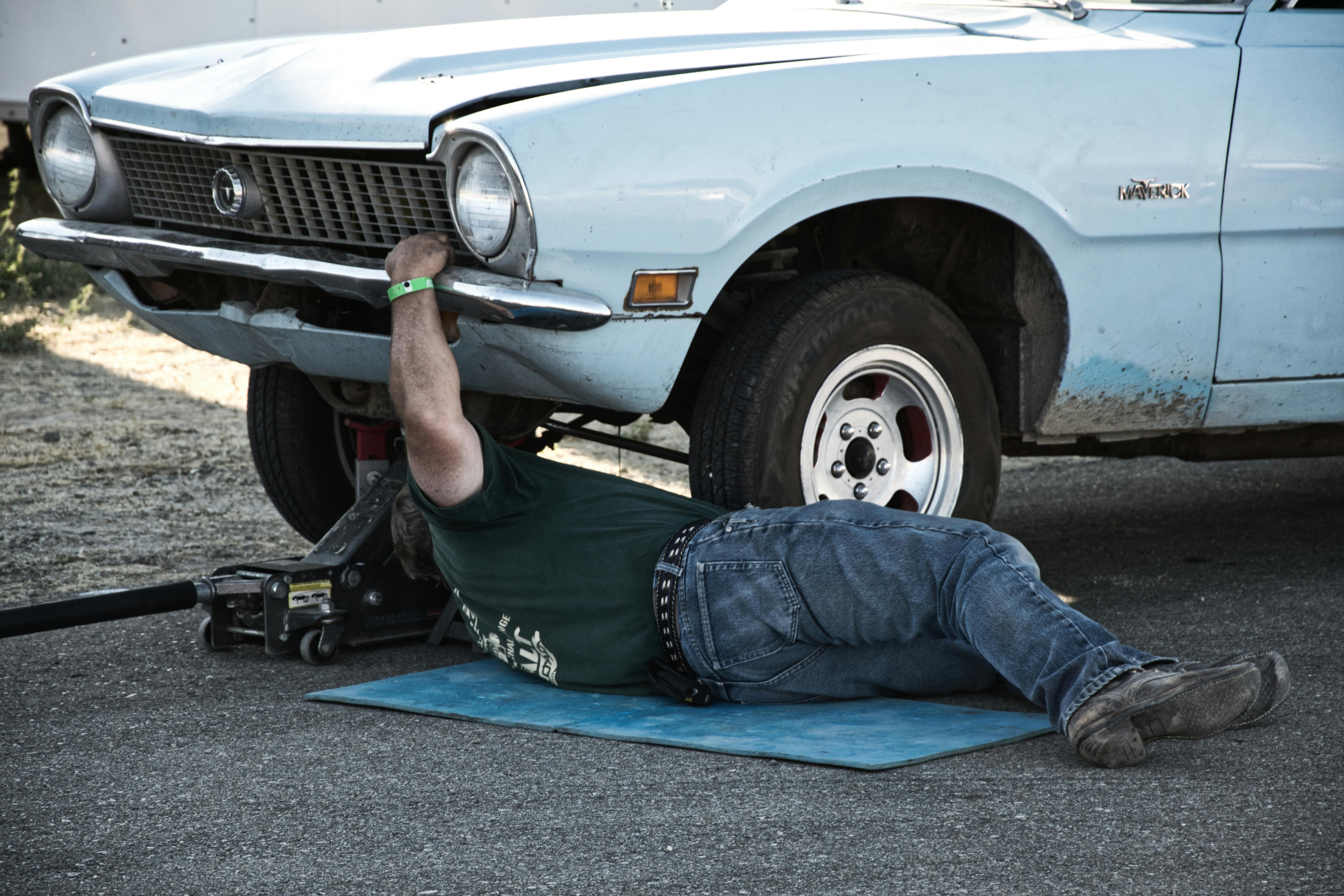 A man fixing a car | Source: Pexels