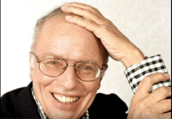 Rire de Thierry Roland dans les grosses tetes (2) | Photo : Youtube / Arnomac 140 Rire de Thierry Roland dans les grosses tetes (2) | Photo : Youtube / Arnomac 140