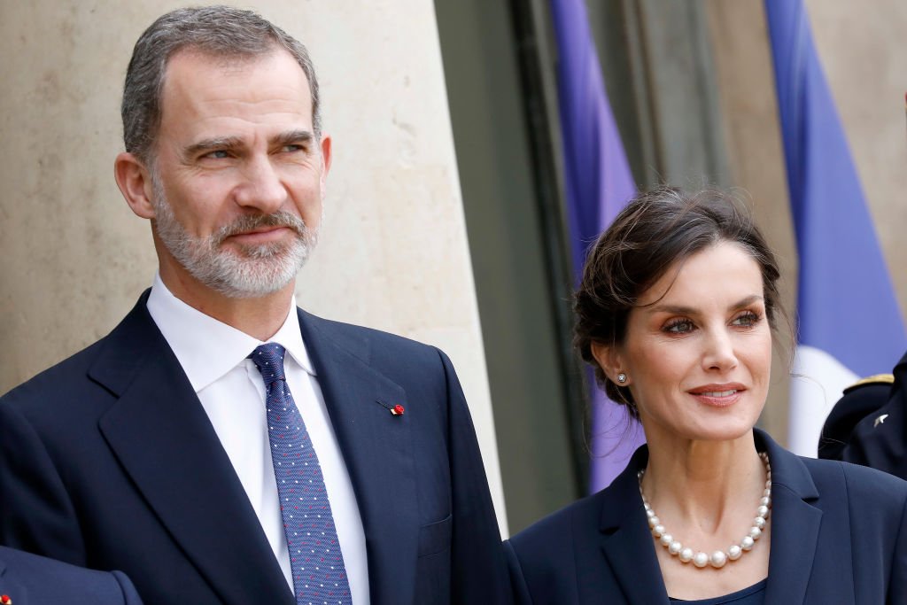 El rey Felipe y la reina Letizia de España en el Palacio Presidencial del Elíseo en París, Francia. | Foto: Getty Images