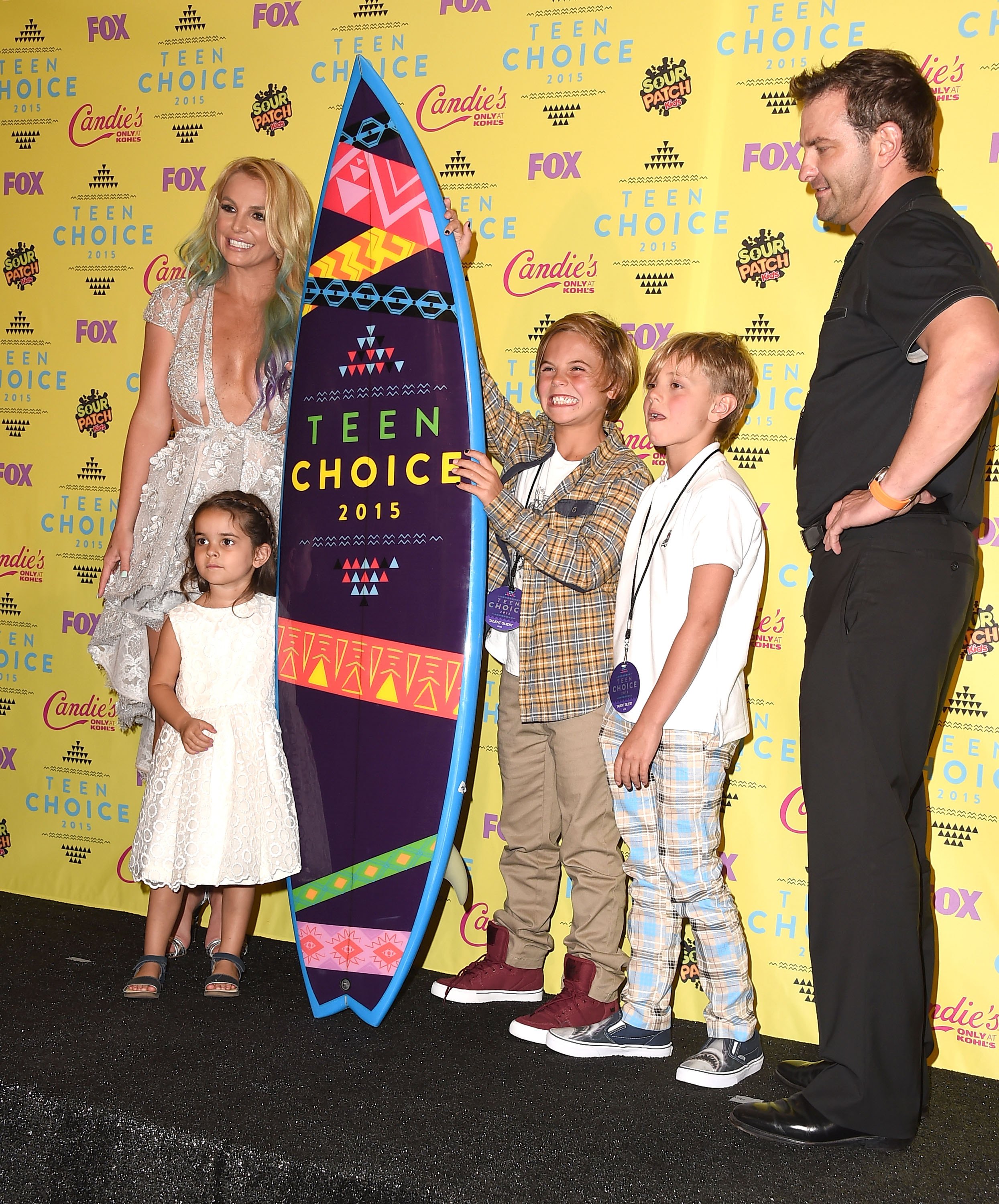 Britney Spears poses with Maddie Briann Aldridge, Sean Preston Federline, and Jayden James Federline at Galen Center on August 16, 2015 in Los Angeles, California | Source: Getty Images
