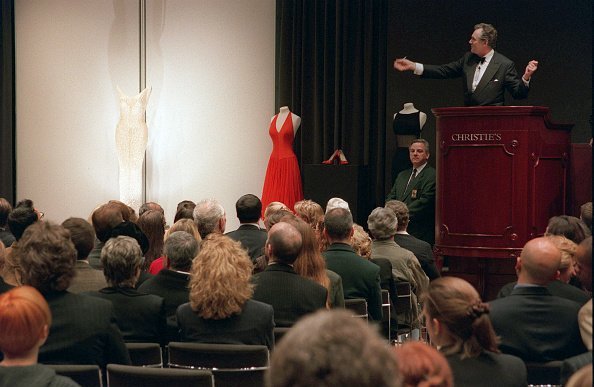 Bidding for the famous pearled dress she wore on JFK's birthday on 19 May 1962 | Photo: Getty Images