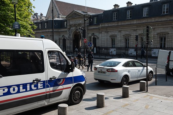 Les forces de l'ordre devant le Conservatoire national. |Photo : Getty Images