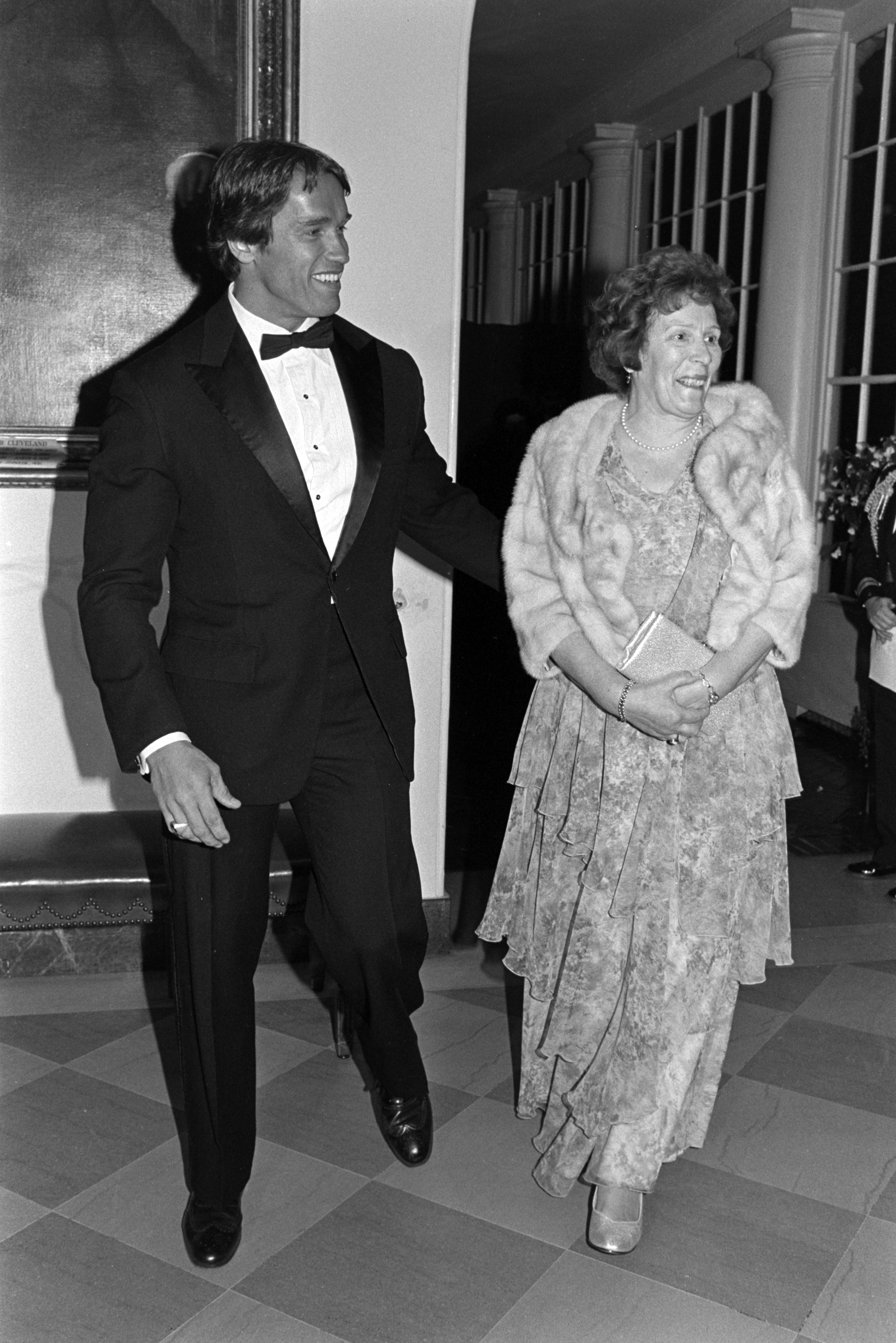 Arnold Schwarzenegger and his mother, Aurelia Schwarzenegger, at an event at the White House in Washington, D.C., on March 19, 1985 | Source: Getty Images