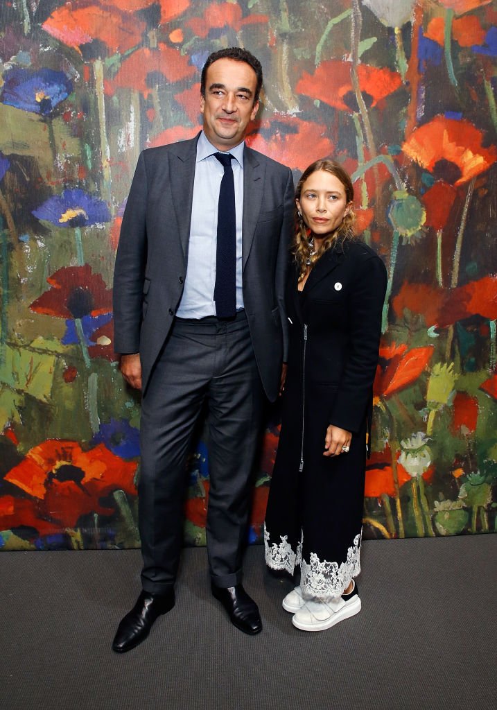Olivier Sarkozy et Mary-Kate Olsen participent à la soirée d'art nu "Take Home A Nude Art" de 2017 et à la vente aux enchères chez Sotheby's le 11 octobre 2017 à New York. | Photo : Getty Images