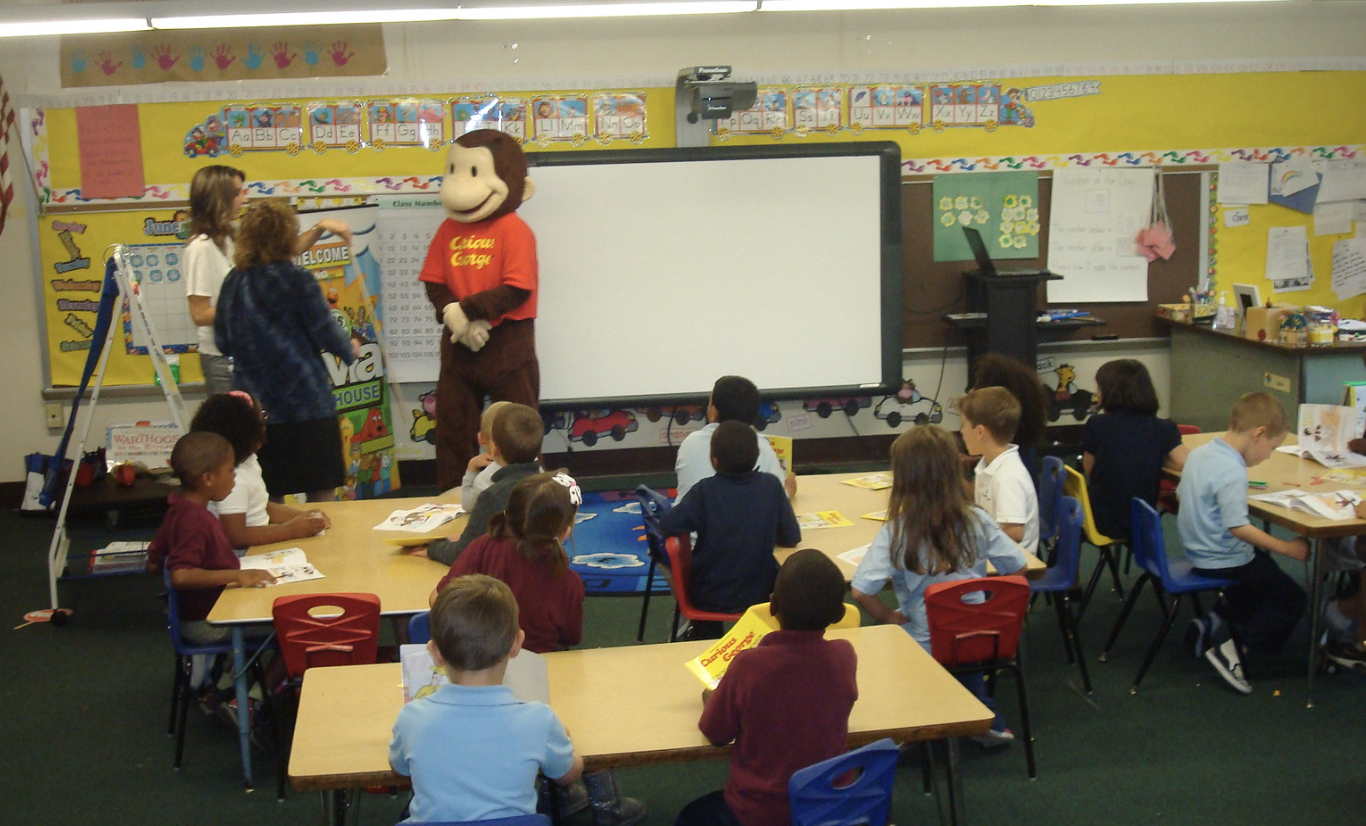 Man wearing monkey costume visits classroom with kids | Source: Flickr