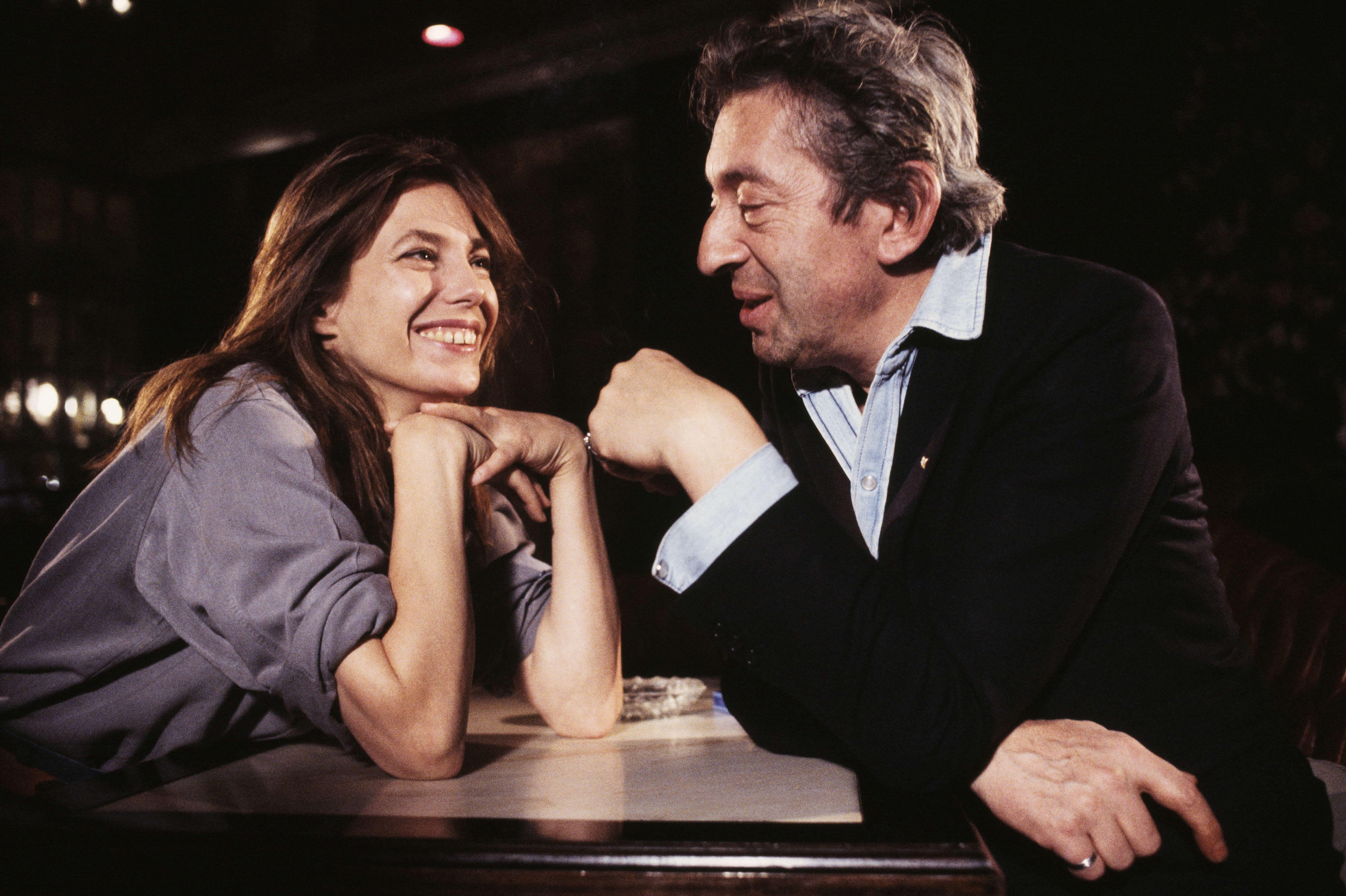 Jane Birkin und Serge Gainsbourg, aufgenommen am 1. Januar 1985 | Quelle: Getty Images