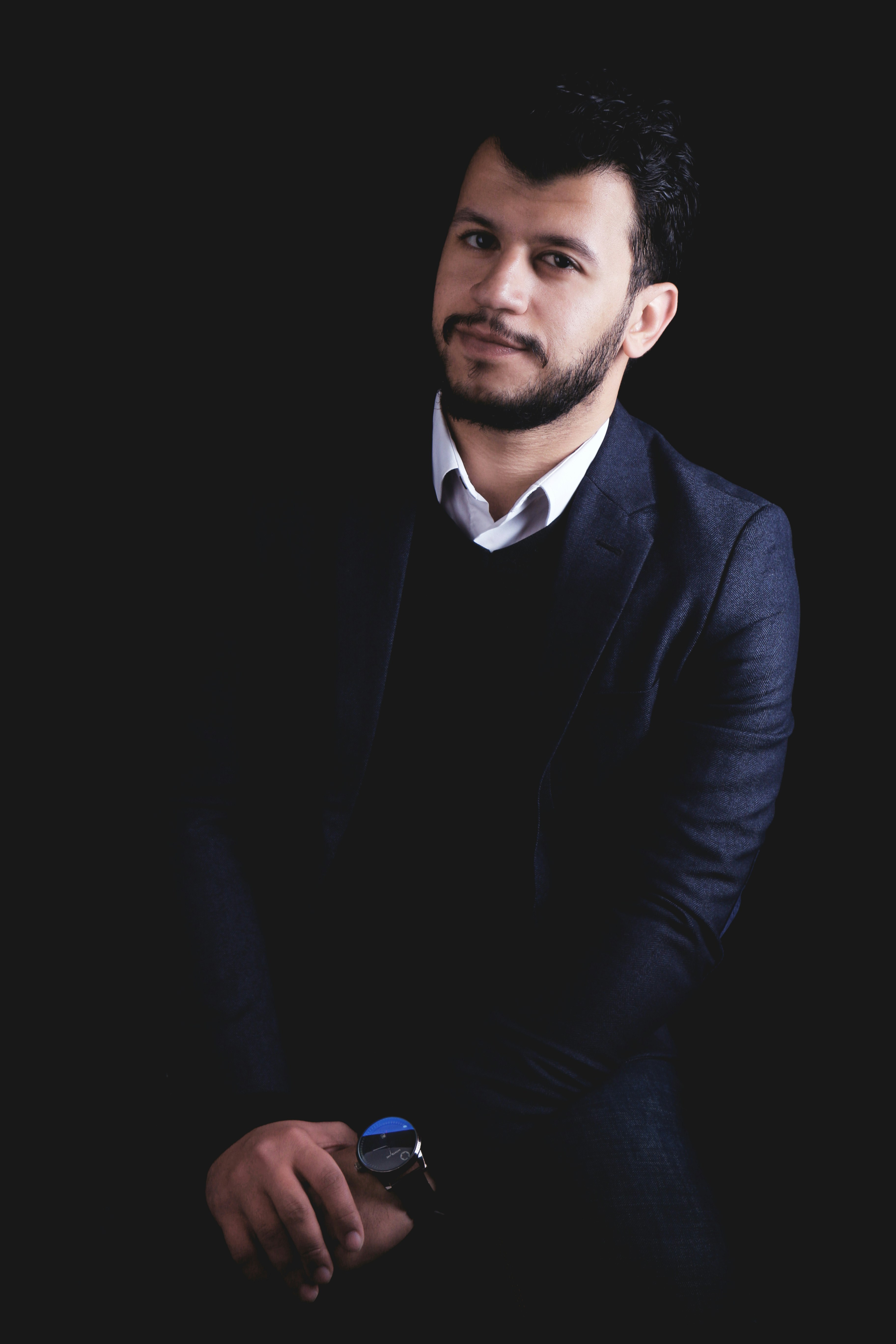 Man in a black suit | Source: Unsplash