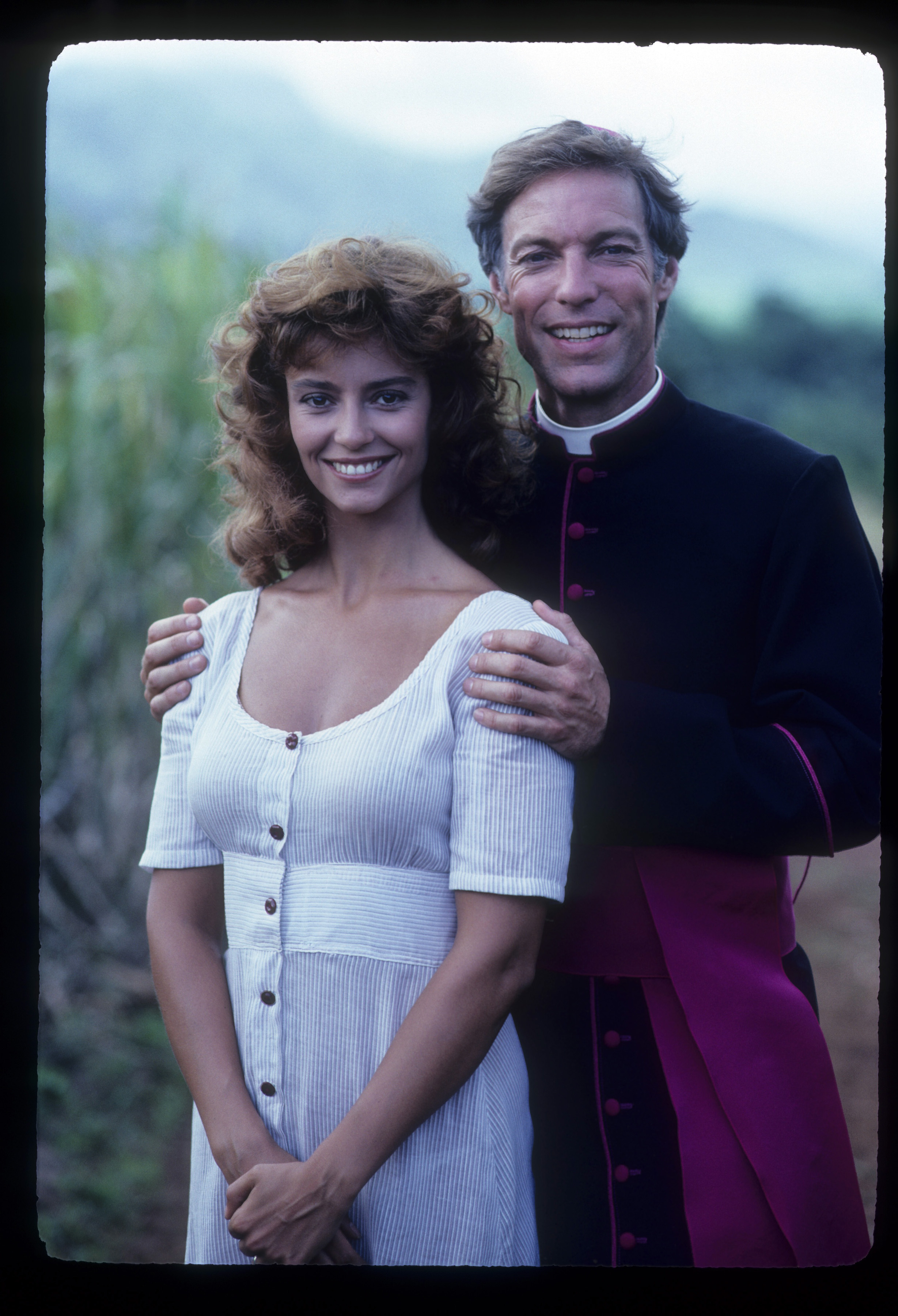 Rachel Ward and Richard Chamberlain on "The Thorn Birds" on March 27, 1983 | Source: Getty Images