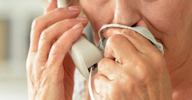 Sad woman on a phone call. | Photo: Shutterstock