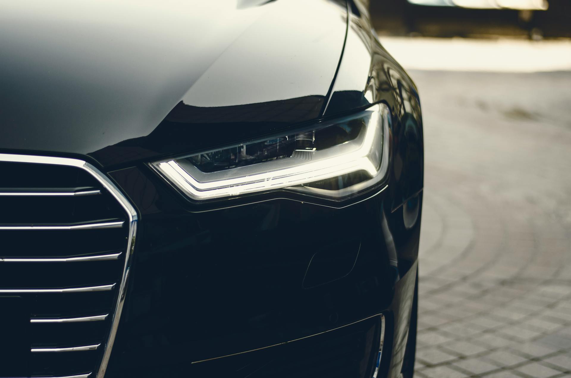 A close-up shot of a car | Source: Pexels