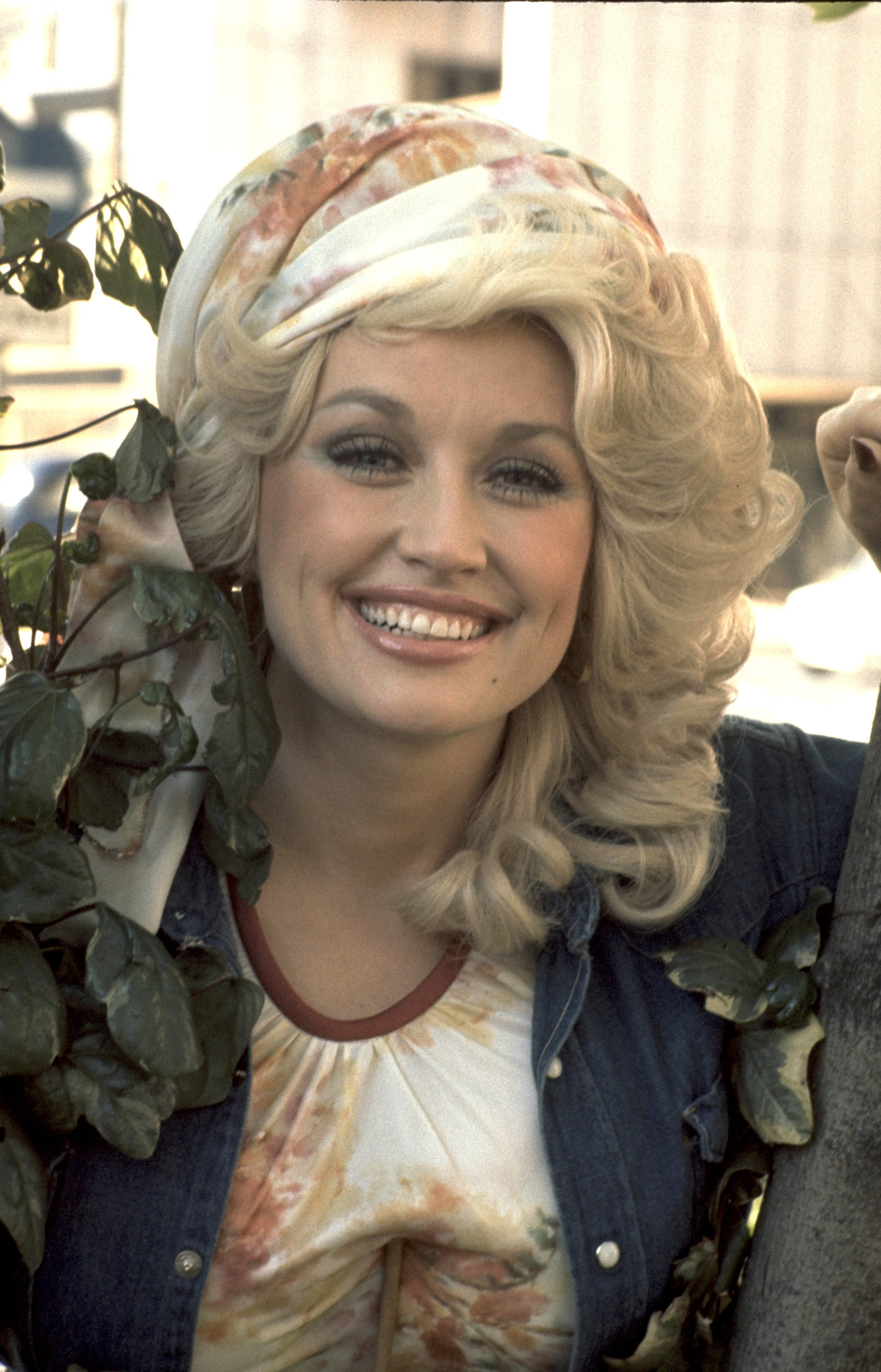 Dolly Parton in London, California, circa 1977 | Source: Getty Images