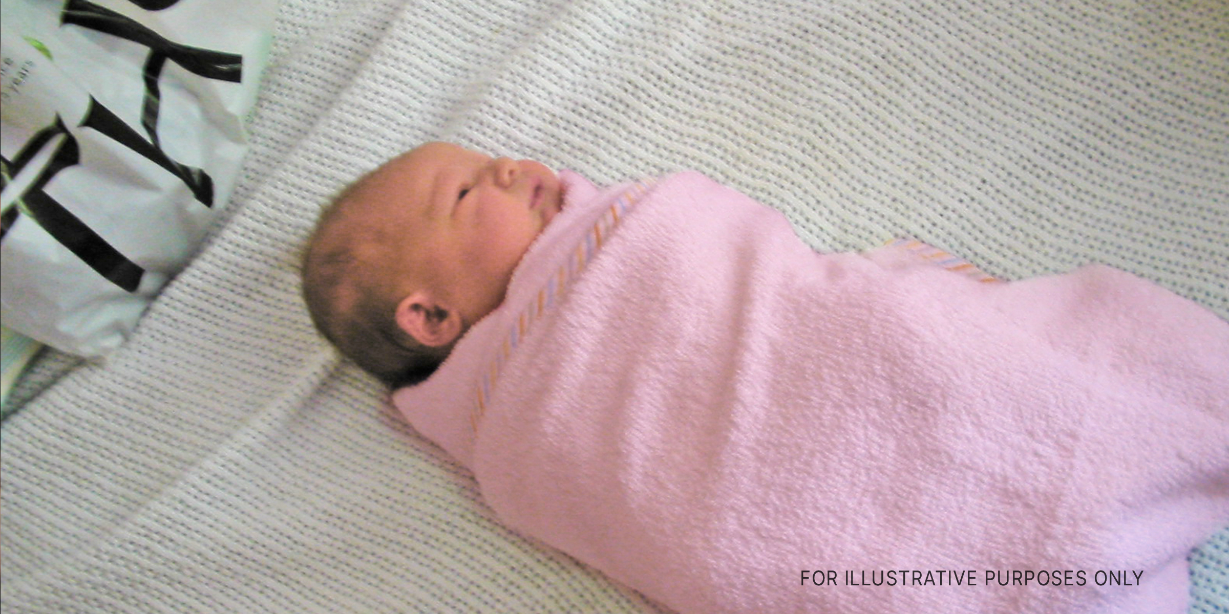 Cute Baby Wrapped In a Towel. | Source: Flickr/shegingerly (CC BY-SA 2.0)